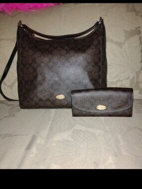 Coach Matching Purse And Wallet Set